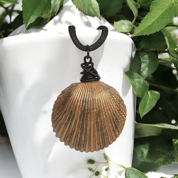 5 For $25💫Shimmering Nautical Shell  Necklace Pendant - Picture 1 of 3